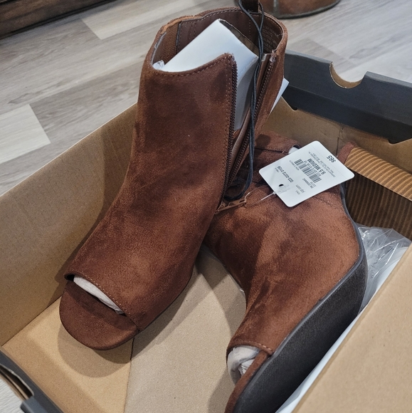 A.N.A Heeled Sandel - Picture 1 of 7